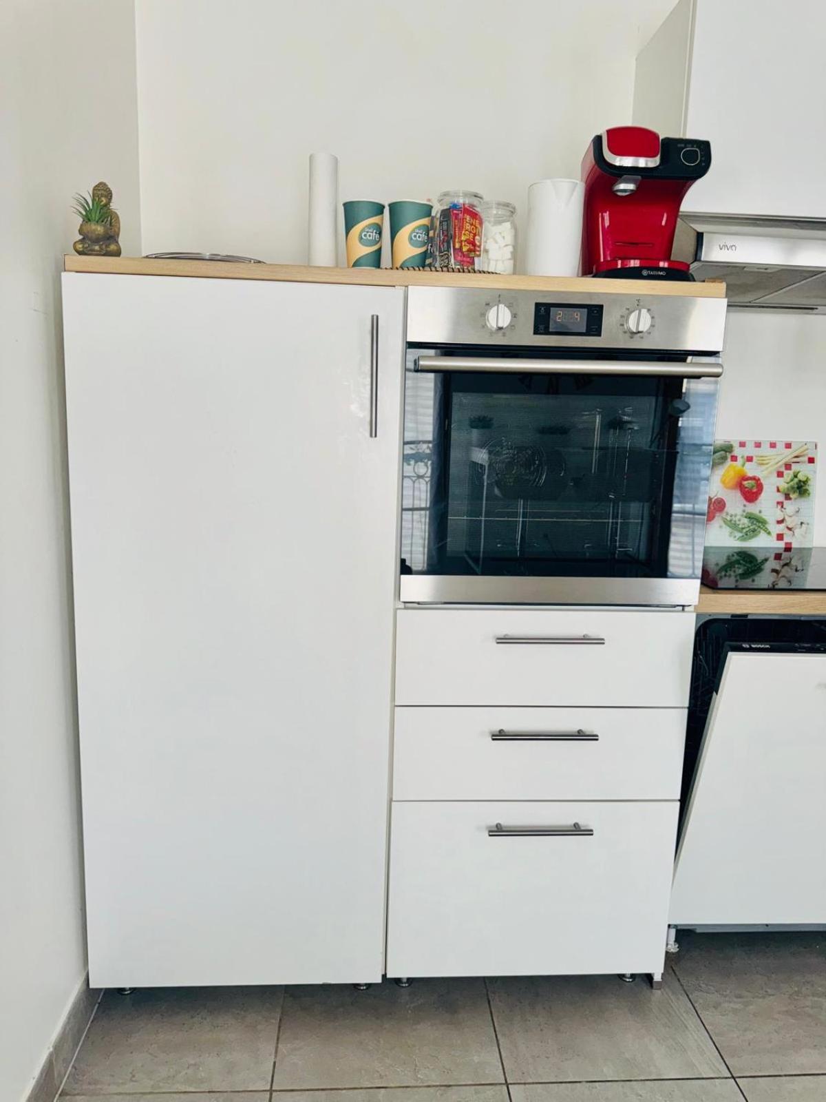 Cosy - Au Centre - Confort - Proche De Paris- Parking Prive Gratuit - Wifi Rueil-Malmaison